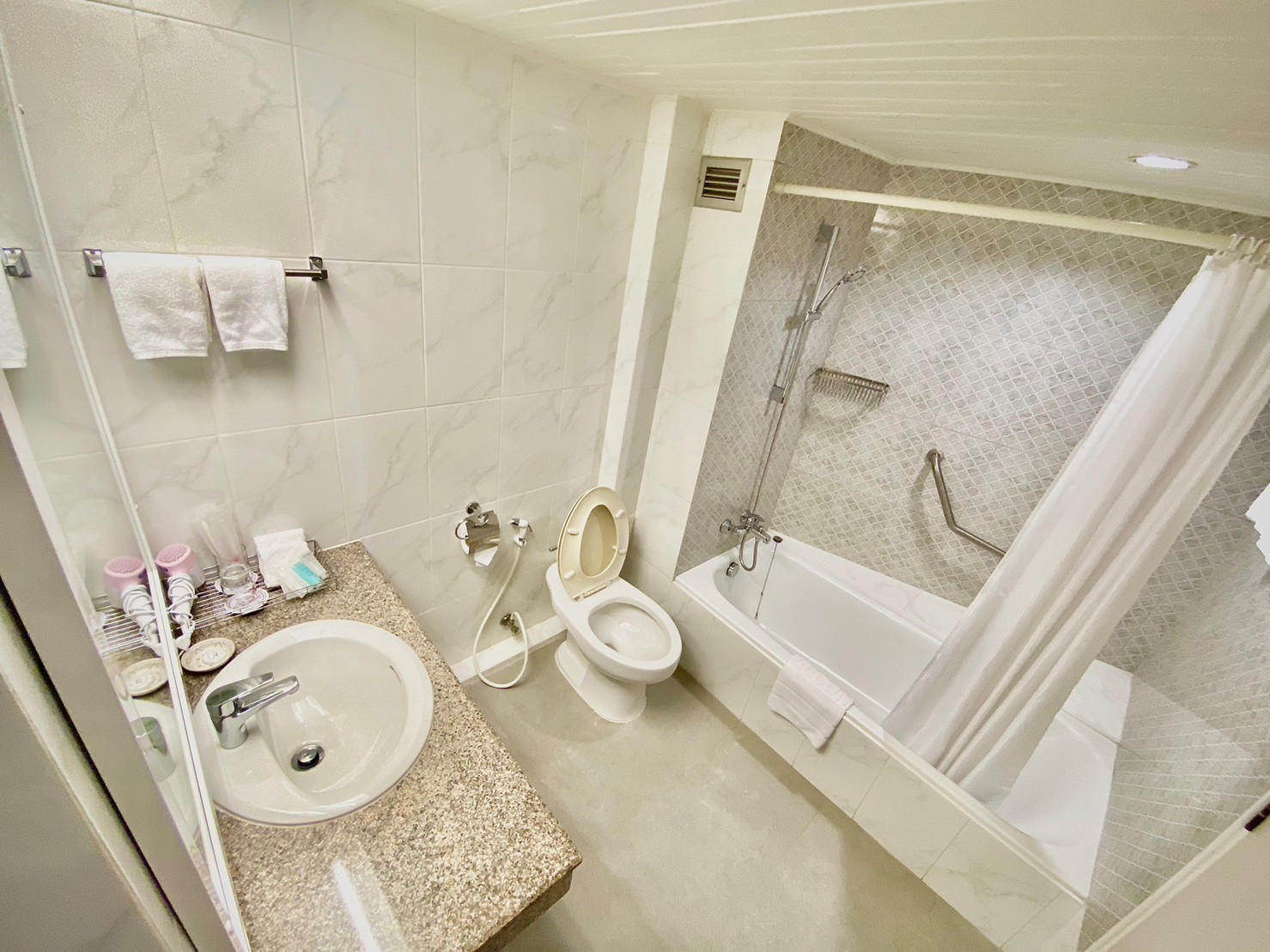 Room Image 3